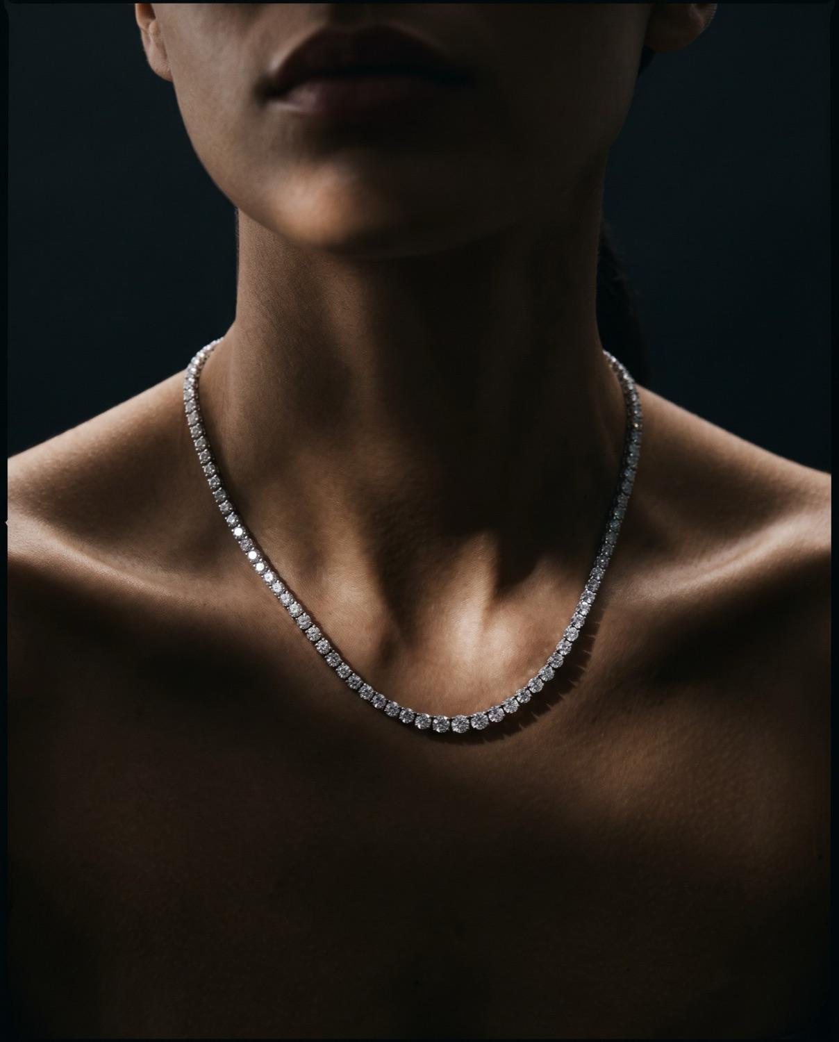 Virtual preview of a diamond rivière necklace on a neckline